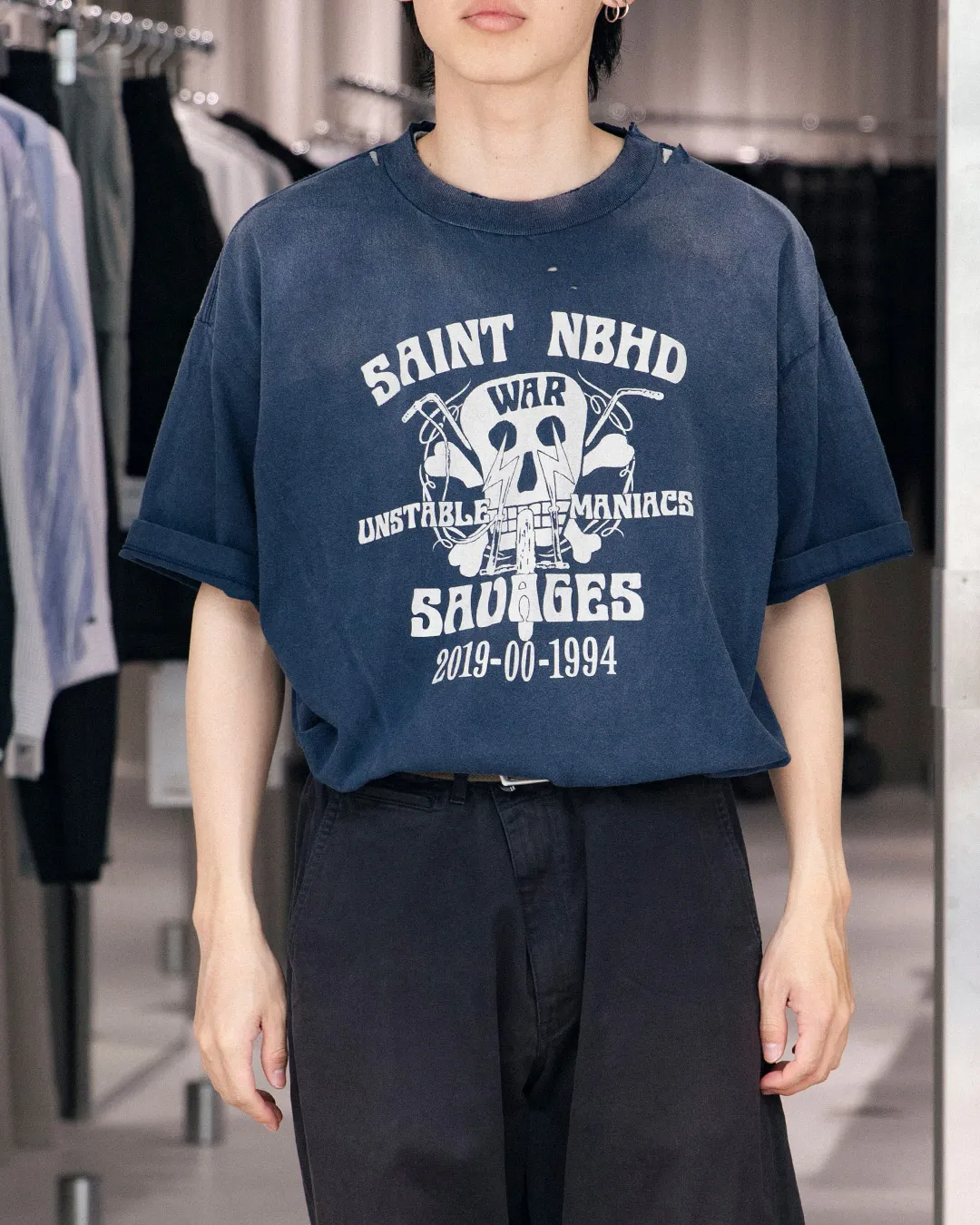 SAINT Mxxxxxx × NEIGHBORHOOD STHD . SS TEE SAINT NBHD/NVY NBHD Takizawa Shinsuke SAINT HOOD joint project Skeleton lightning destruction TEE Washed blue S-XL OE yarn tube weaving without side seam fabric Re-washed to make it distressed Cut and damaged treatment Ma Liu fading process Printing simulates natural distressed effect Correct version Customized joint main mark/wash mark/angel mark